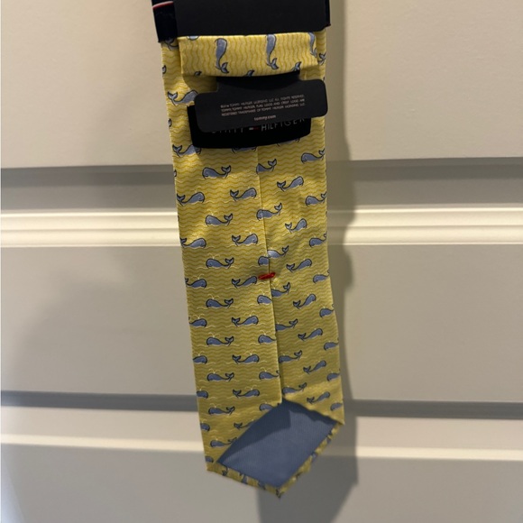 NWT Tommy Hilfiger Yellow Whale Print Tie - Picture 4 of 5